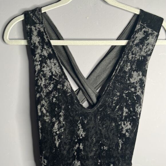 Lulu’s Black Velvet Strappy Fit and Flare Dress Size Medium - Picture 3 of 9